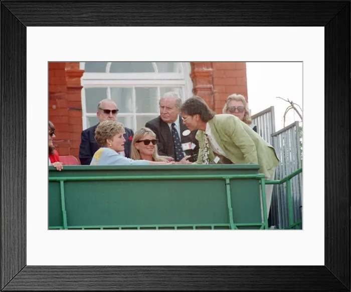 Framed Print : Cliff Richard joins Princess Diana in the royal box at the Stella Artois tennis Framed Print : Cliff Richard joins Princess Diana in the royal box at the Stella Artois tennis