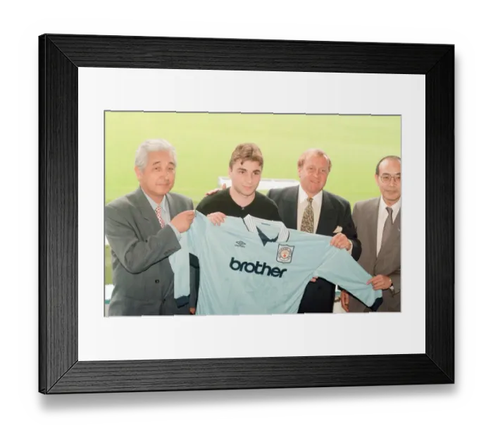 Framed Print : Georgi Kinkladze, Manchester City midfielder, photocall with new shirt sponsor, Brother