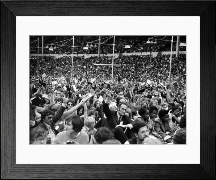 Framed Print : The audience at the Spree 73, a major Christian festival at Wembley Arena, London