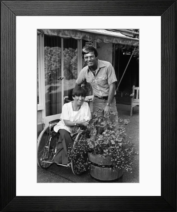 Framed Print : Tony Blackburn at home with his sister Jacqueline. 3rd September 1980 Framed Print : Tony Blackburn at home with his sister Jacqueline. 3rd September 1980
