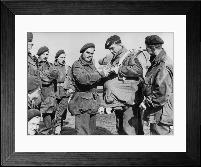 Framed Print : Operation Market Garden 17th - 25th September 1944 British paratroopers of Framed Print : Operation Market Garden 17th - 25th September 1944 British paratroopers of