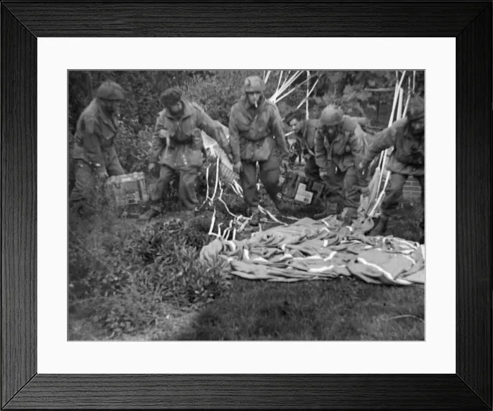 Framed Print : Operation Market Garden 17th - 25th September 1944 British paratroopers close to Framed Print : Operation Market Garden 17th - 25th September 1944 British paratroopers close to