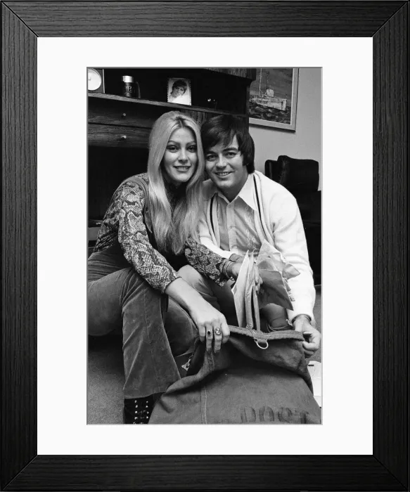 Framed Print : Tony Blackburn with his girlfriend Lynn Partington photographed in his Regents Park flat
