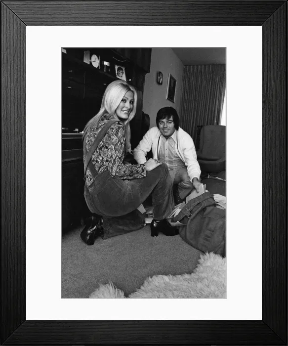 Framed Print : Tony Blackburn with his girlfriend Lynn Partington photographed in his Regents Park flat