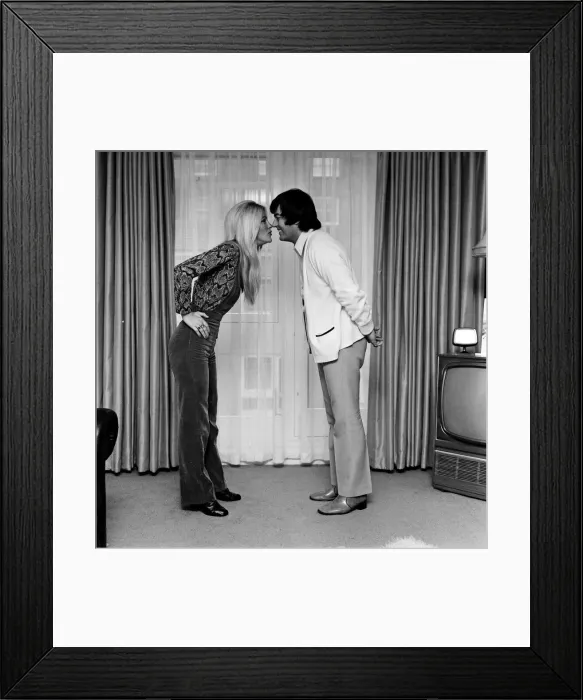 Framed Print : Tony Blackburn with his girlfriend Lynn Partington photographed in his Regents Park flat Framed Print : Tony Blackburn with his girlfriend Lynn Partington photographed in his Regents Park flat
