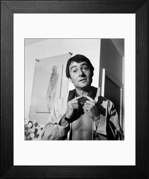 Framed Print : Hairstylist Vidal Sassoon, pictured in his flat. 27th August 1969 Framed Print : Hairstylist Vidal Sassoon, pictured in his flat. 27th August 1969