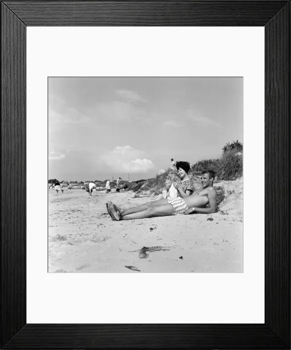 Framed Print : Pop singer Marty Wilde and his 19-year-old wife Joyce on the beach at Shell Bay, Dorset Framed Print : Pop singer Marty Wilde and his 19-year-old wife Joyce on the beach at Shell Bay, Dorset