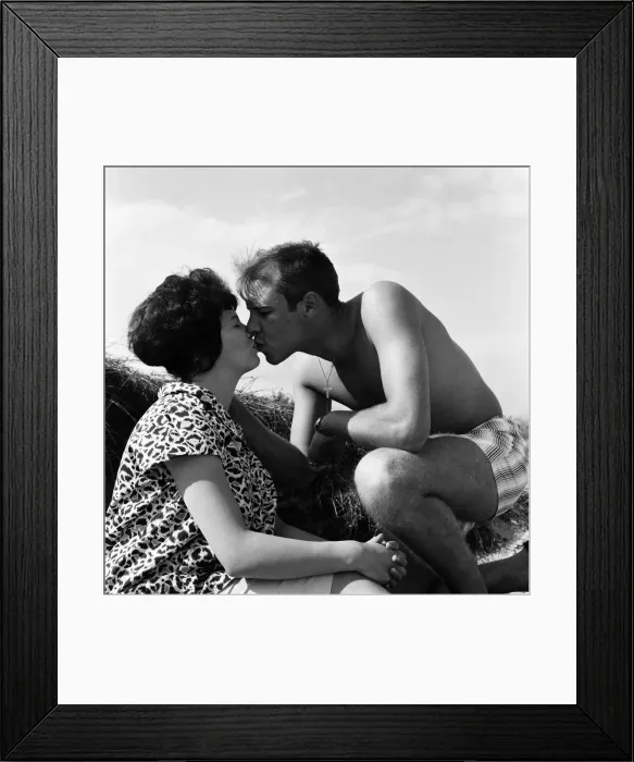 Framed Print : Pop singer Marty Wilde and his 19-year-old wife Joyce on the beach at Shell Bay, Dorset Framed Print : Pop singer Marty Wilde and his 19-year-old wife Joyce on the beach at Shell Bay, Dorset