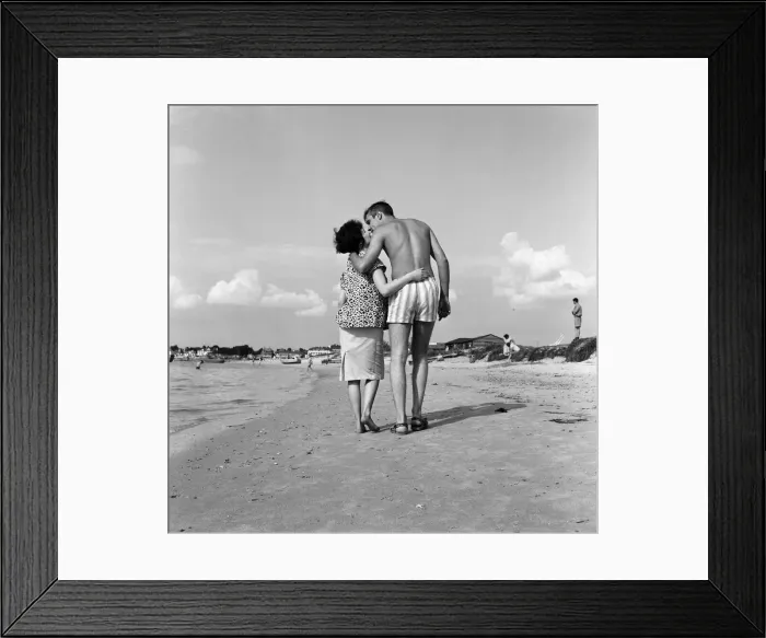 Framed Print : Pop singer Marty Wilde and his 19-year-old wife Joyce on the beach at Shell Bay, Dorset Framed Print : Pop singer Marty Wilde and his 19-year-old wife Joyce on the beach at Shell Bay, Dorset