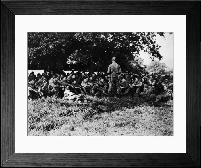 Framed Print : An infantry unit undergoes its briefing on receiving assignment for D-day Framed Print : An infantry unit undergoes its briefing on receiving assignment for D-day