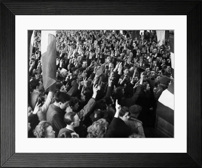 Framed Print : At 1: 30am on June 8th Allied Supreme H. Q Announced the capture of BAYEUX