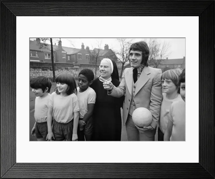 Framed Print : Kevin Keegan, the England and Liverpool football idol, returns to his old school