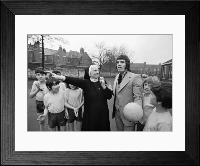 Framed Print : Kevin Keegan, the England and Liverpool football idol, returns to his old school