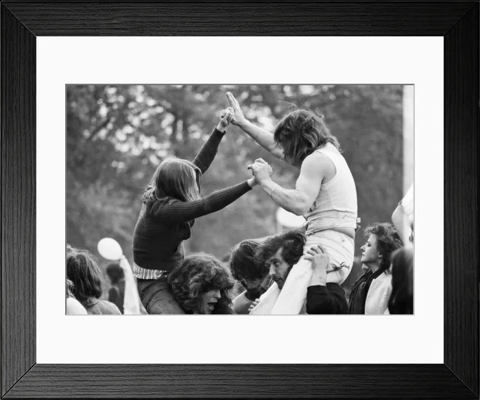 Framed Print : Picture shows the huge audience at London Hyde Park for a concert by Don Mclean - America Framed Print : Picture shows the huge audience at London Hyde Park for a concert by Don Mclean - America