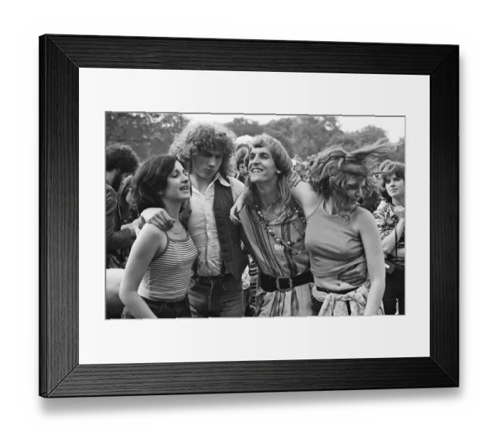 Framed Print : Picture shows the huge audience at London Hyde Park for a concert by Don Mclean - America