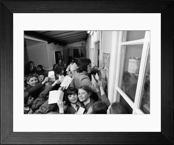 Framed Print : Kevin Keegan, the England and Liverpool football idol, returns to his old school Framed Print : Kevin Keegan, the England and Liverpool football idol, returns to his old school