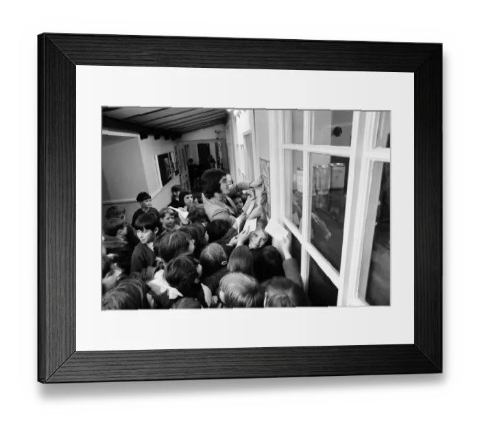 Framed Print : Kevin Keegan, the England and Liverpool football idol, returns to his old school Framed Print : Kevin Keegan, the England and Liverpool football idol, returns to his old school