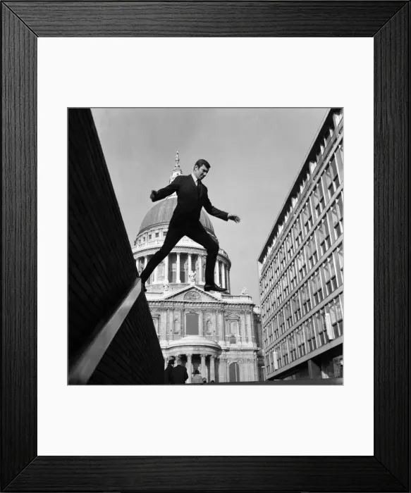 Framed Print : The James Bond film On Her Majestys Secret Service Framed Print : The James Bond film On Her Majestys Secret Service