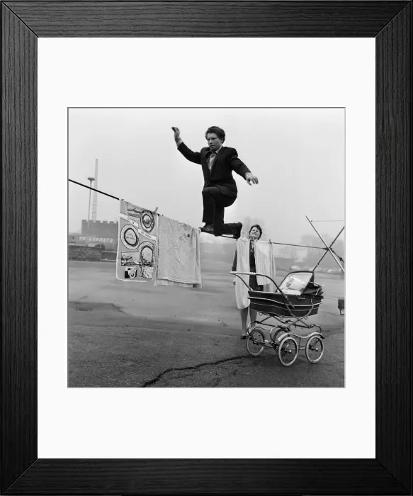 Framed Print : Wash days are never dull for Moira Roberts, wife of circus star Bobbie Roberts Framed Print : Wash days are never dull for Moira Roberts, wife of circus star Bobbie Roberts