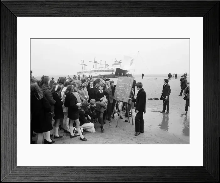 Framed Print : Over 200 schoolchildren from Wood Green School, North London Framed Print : Over 200 schoolchildren from Wood Green School, North London