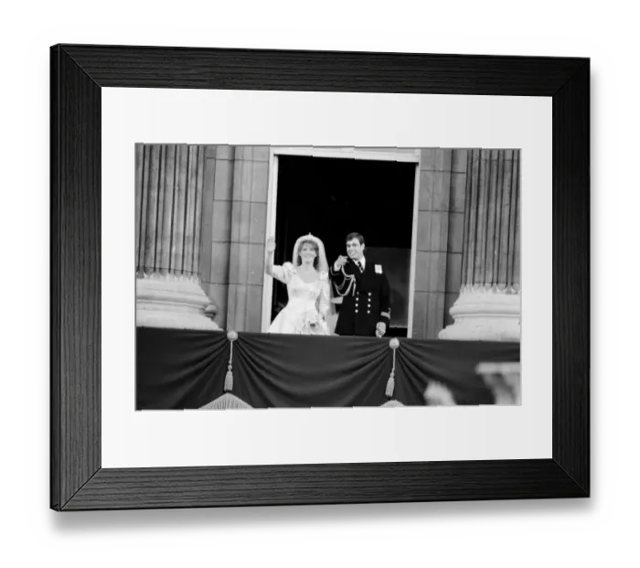 Framed Print : Sarah Ferguson marries Prince Andrew. The couple pictured after the wedding Framed Print : Sarah Ferguson marries Prince Andrew. The couple pictured after the wedding