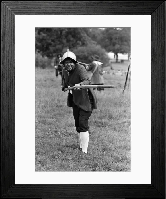 Framed Print : The Sealed Knot Society re-enactment of the Battle of Edgehill at Kineton, Warwickshire Framed Print : The Sealed Knot Society re-enactment of the Battle of Edgehill at Kineton, Warwickshire