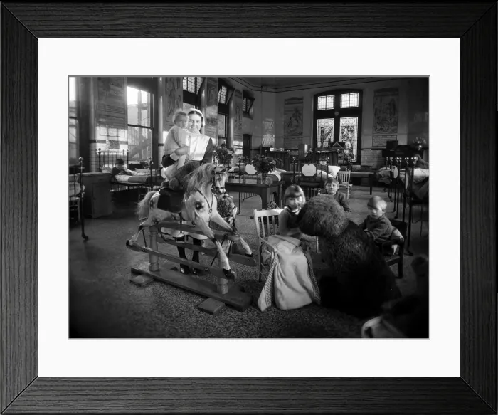 Framed Print : Paddington Green Childrens Hospital. 21st November 1932
