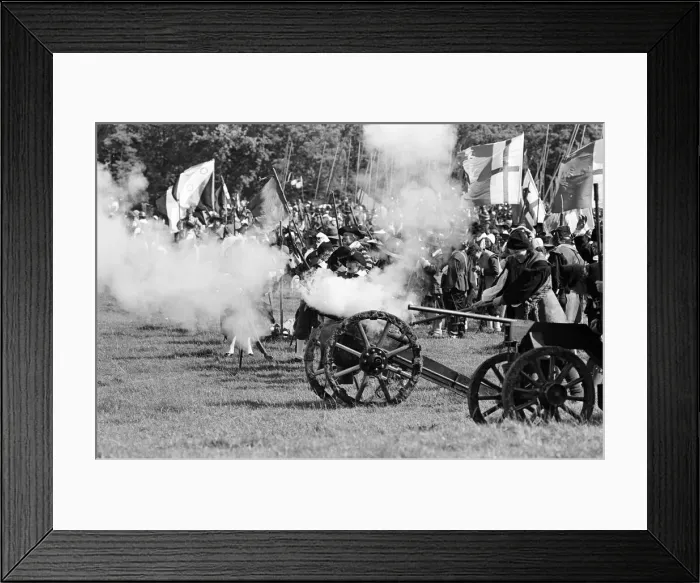 Framed Print : The Sealed Knot Society re-enactment of the Battle of Edgehill at Kineton, Warwickshire Framed Print : The Sealed Knot Society re-enactment of the Battle of Edgehill at Kineton, Warwickshire
