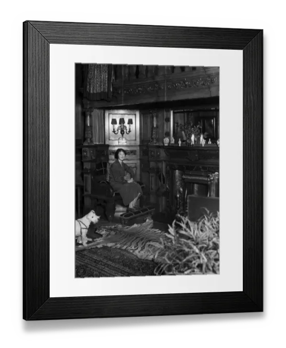 Framed Print : Miss Diana Van den Bergh photographed in the Dutch room at her grandfathers house
