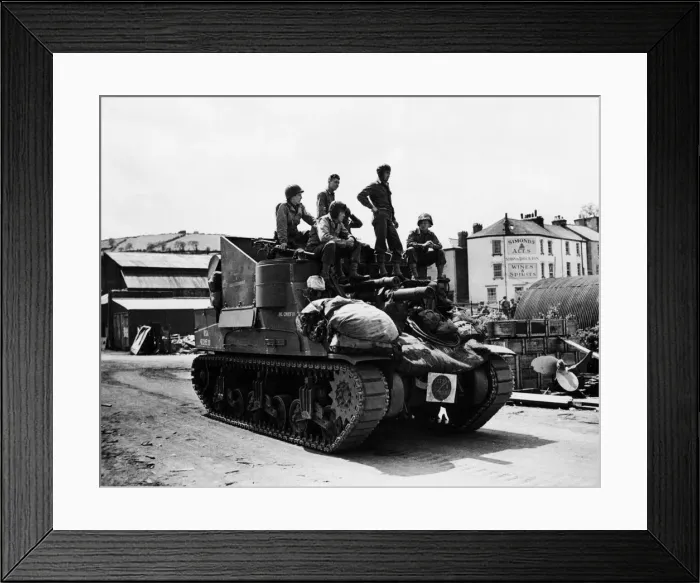 Framed Print : An American propelled gun seen here making its way to its embarkation point