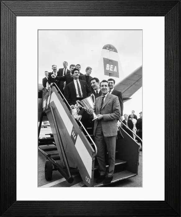Framed Print : Tottenham Hotspur manager arriving home with the Spurs team Framed Print : Tottenham Hotspur manager arriving home with the Spurs team