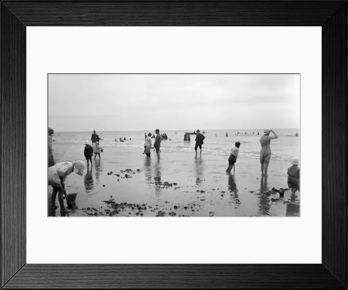 Framed Print : Holiday scenes along the coast in East Sussex, 1921. Tyrell Collection Framed Print : Holiday scenes along the coast in East Sussex, 1921. Tyrell Collection