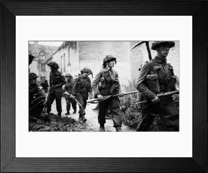 Framed Print : British troops petrol the village of Mauvieu for emery elements. 29th June 1944