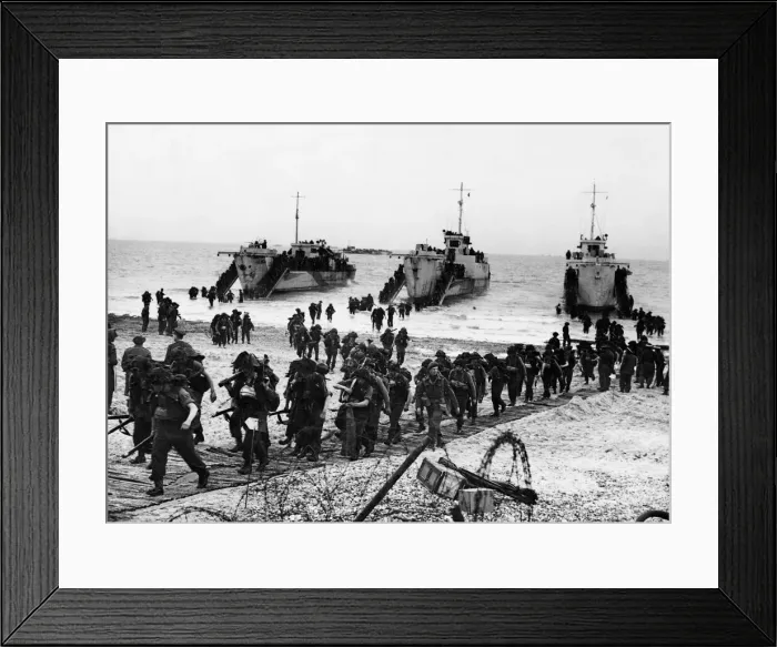 Framed Print : The British Army trains for the liberation of Europe. Picture shows Framed Print : The British Army trains for the liberation of Europe. Picture shows