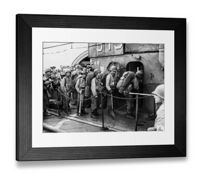Framed Print : Soldiers boarding LCI (Landing craft infantry) In an English port