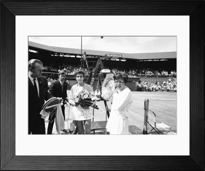 Framed Print : 1966 Ladies Singles Final, Wimbledon, Billie Jean King v Maria Bueno