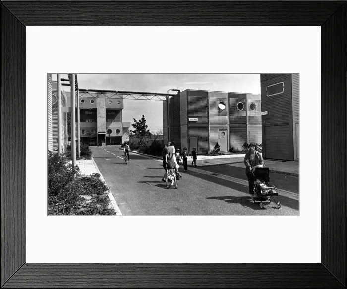 Framed Print : Housing units on the Southgate Estate, Runcorn. Circa 1977 Framed Print : Housing units on the Southgate Estate, Runcorn. Circa 1977