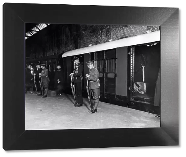 Homecoming of the Unknown Warrior. The coffin in the railway car at Victoria Station