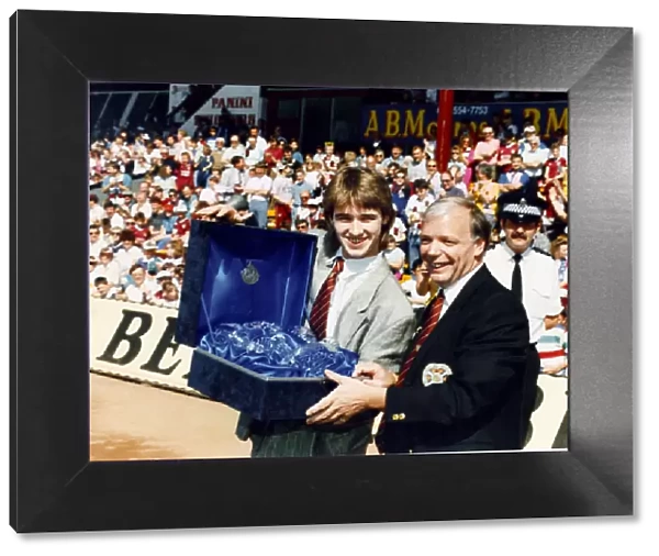 Stephen Hendry accepts Wallace Merchers gift at Tynecastle. 6th May 1990