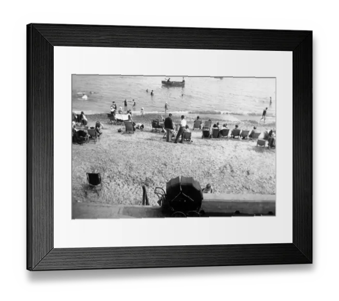 Framed Print : General holiday scene at Lowestoft, Suffolk. Circa 1929. Tyrell Collection