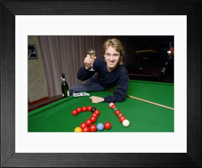 Framed Print : Stephen Hendry celebrating his 21st birthday. 13th January 1990 Framed Print : Stephen Hendry celebrating his 21st birthday. 13th January 1990