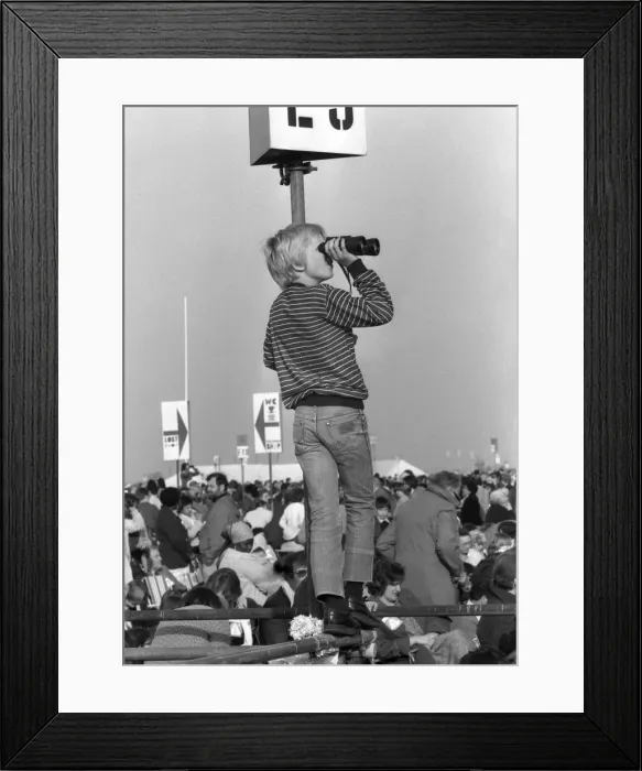 Framed Print : Pope John Paull IIs visit to Coventry Airport for a mid-morning mass Framed Print : Pope John Paull IIs visit to Coventry Airport for a mid-morning mass