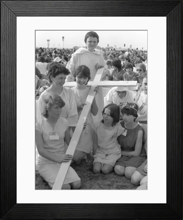Framed Print : Pope John Paull IIs visit to Coventry Airport for a mid-morning mass Framed Print : Pope John Paull IIs visit to Coventry Airport for a mid-morning mass