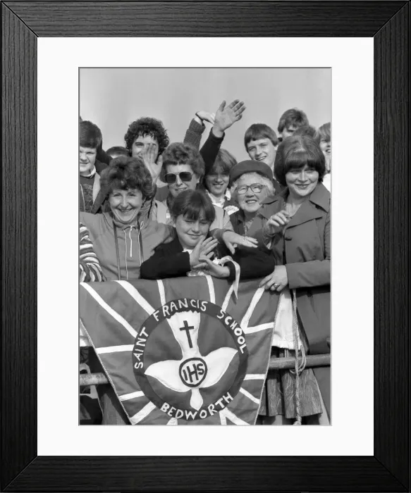 Framed Print : Pope John Paull IIs visit to Coventry Airport for a mid-morning mass Framed Print : Pope John Paull IIs visit to Coventry Airport for a mid-morning mass
