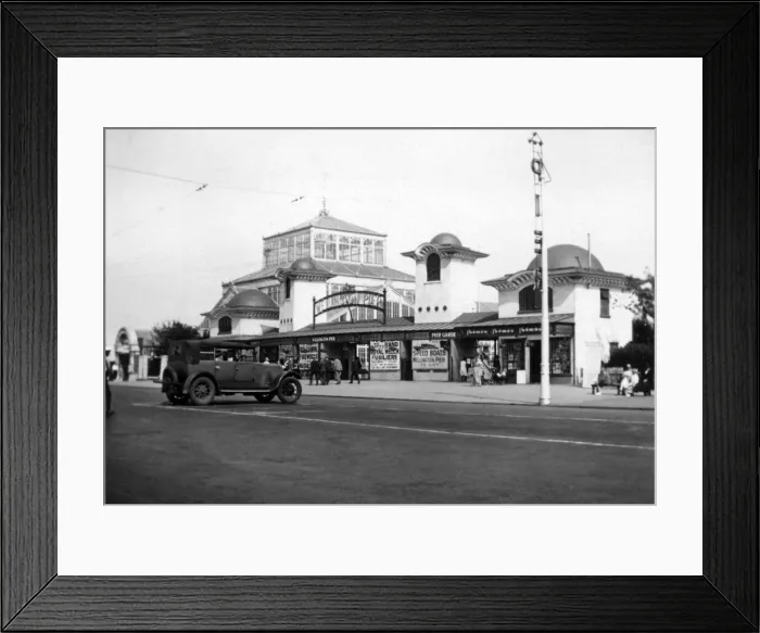 Framed Print : Great Yarmouth Wellington Pier. Norfolk. Circa 1929. Tyrell Collection Framed Print : Great Yarmouth Wellington Pier. Norfolk. Circa 1929. Tyrell Collection