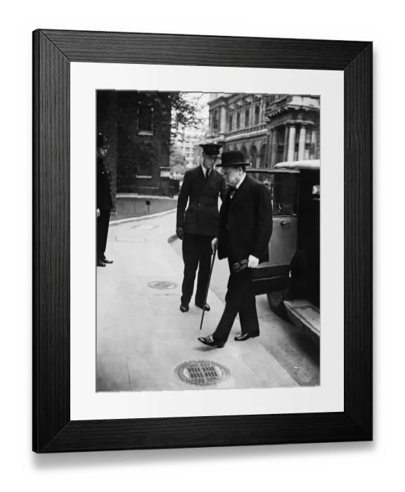 Framed Print : Winston Churchill arriving at Number 10 Downing Street for a Cabinet meeting following