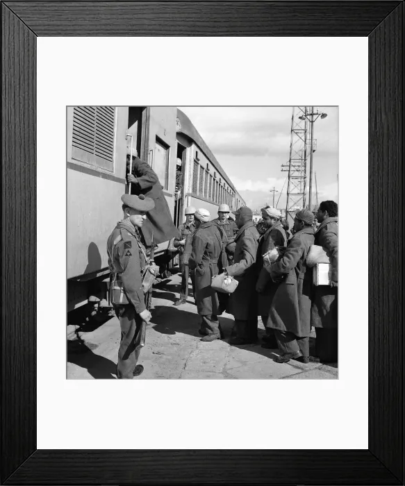 Framed Print : Suez Crisis 1956 Egyptian POWs are returned to Cairo by UN operated trains Framed Print : Suez Crisis 1956 Egyptian POWs are returned to Cairo by UN operated trains