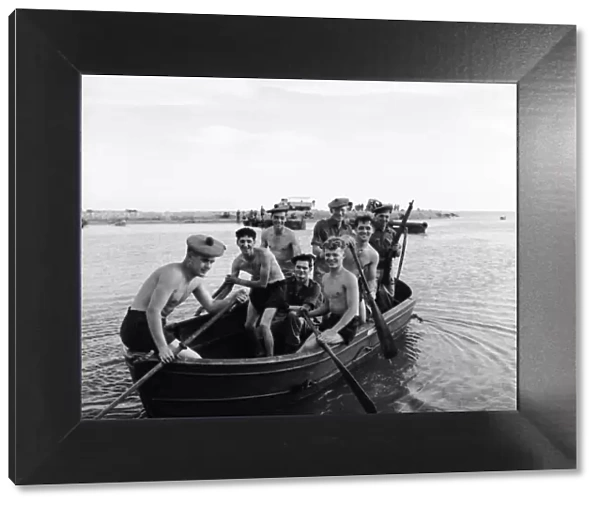 Suez Crisis 1956 Men of the Argyll and Sutherland Highlanders heading out into
