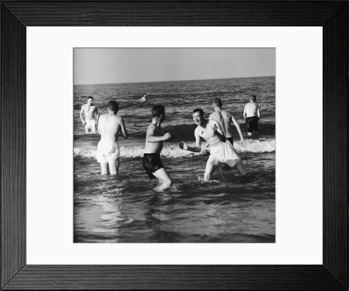 Framed Print : Suez Crisis 1956 Norwegian troops of the United Nations force swimming at Port Said