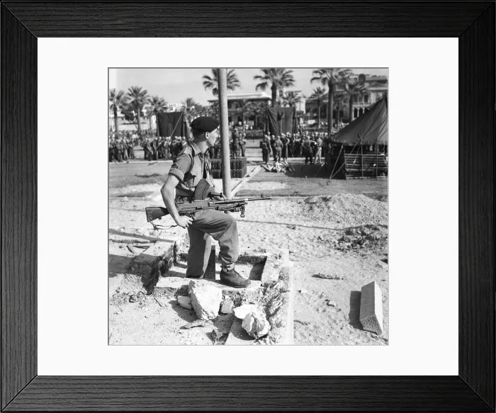 Framed Print : Suez Crisis 1956 Sapper R Griffenof Cardiff stands guard with his Bren gun as Framed Print : Suez Crisis 1956 Sapper R Griffenof Cardiff stands guard with his Bren gun as
